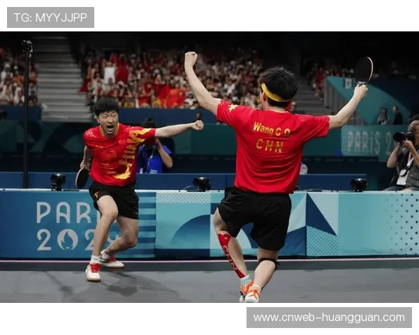 老将最后一舞：水球运动员赛后拥抱对手场景动人